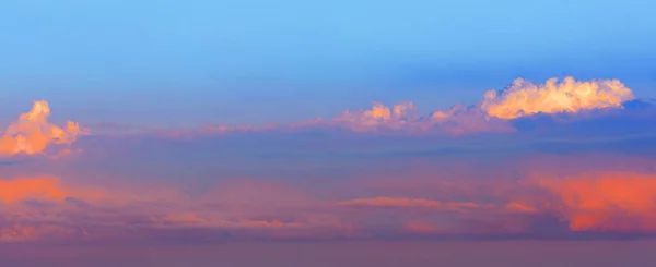 Vista Panorâmica Deslumbrante Céu Nublado Escuro Dramático Vibrante Cena Matinal — Fotografia de Stock