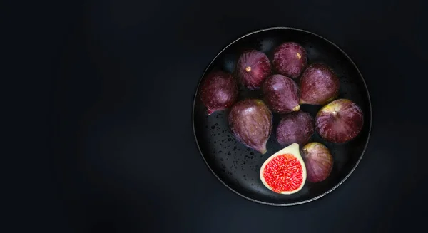 Fresh Ripe Figs Black Plate Dark Background Top View Copy — Stock Photo, Image