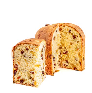 Beyaz arka planda izole edilmiş Panettone veya Fruit Christmas pastası. Noel süsleri ile süslenmiş üst yaşam
