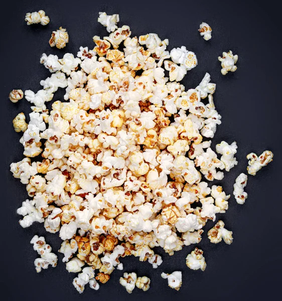 Domácí Konvice Kukuřice Popcorn Černém Pozadí Kopírovacím Prostorem Top Vie — Stock fotografie