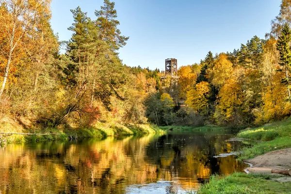 Tour Examen Près Rivière — Photo