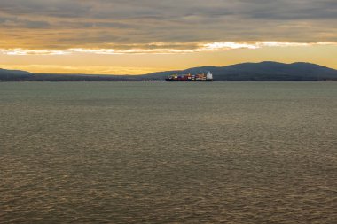 Burgas yakınındaki denizde akşam