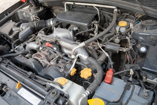 Bir Düz Dört Boksör Araba Motoru Açık Başlık Altında Detayını — Stok fotoğraf