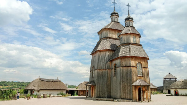 Деревянная церковь в Запорожской Сечи на острове Хортица, Украина
