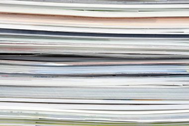 Yığılmış dergilerden arka plan, broşürler, defter, kataloglar