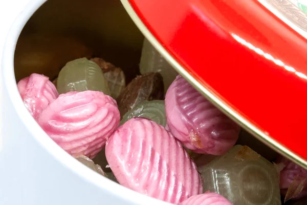 Closeup view of assorted lollipop sweets in a metal can — Stock Photo, Image