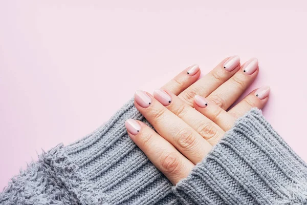 Female Hands Gray Fluffy Knitted Sweater Trendy Beautiful Manicure Pink — Stock Photo, Image