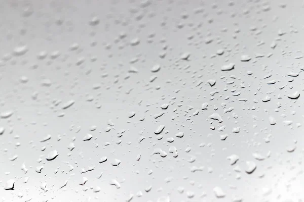 Gotas Chuva Copo Janela Dia Nublado Chuvoso Contra Céu Cinza — Fotografia de Stock