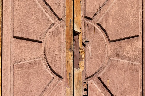 Старый Потрепанный Деревянный Фон Двери Текстуры Шелушение Краски Рисунок Солнца — стоковое фото