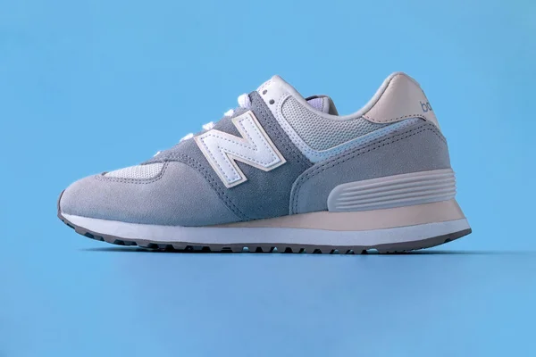 Kiew Ukraine September 2020 New Balance 574 Hellgrauer Turnschuh Auf — Stockfoto