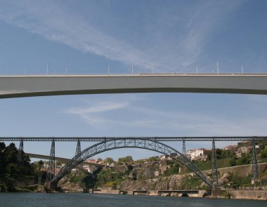 Porto Duero Nehri'ndeki köprü görünümü