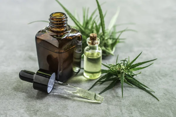 Spa Sammansättning Cannabis Eterisk Olja Och Blad — Stockfoto