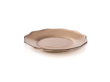 Beyaz arka plan üzerinde bej modern seramik tabak görünümü Kapat.