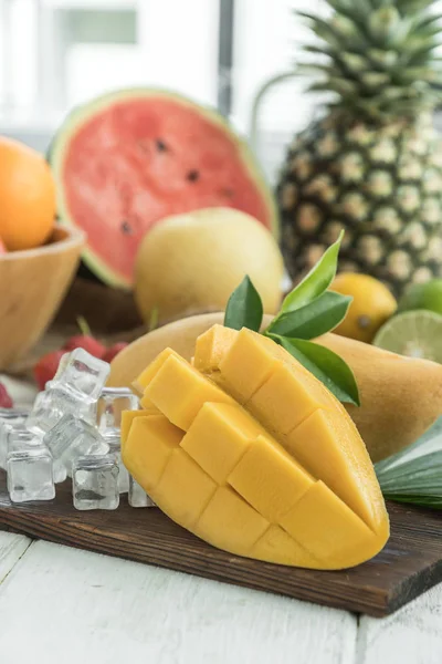 Delicious Alphonso Mango Slices Wooden Background Fruits — Stock Photo, Image