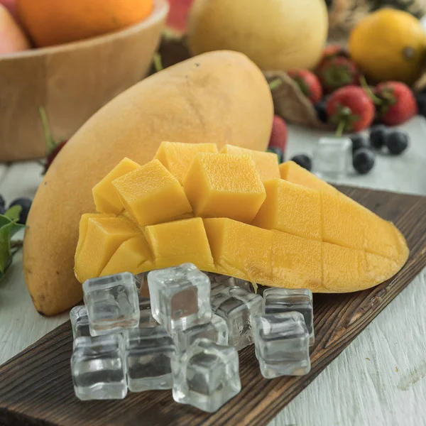 Close View Famous Alphonso Mango Slices Wood Background — Stock Photo, Image