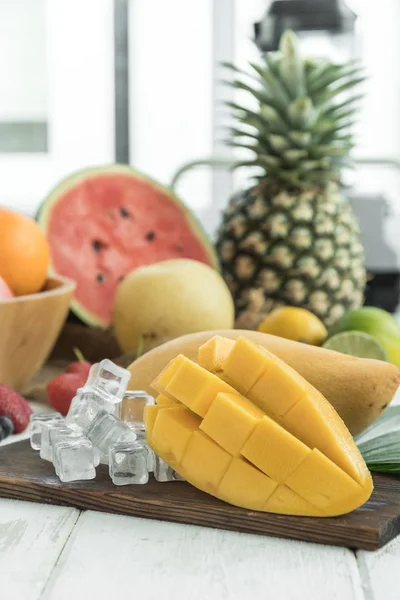 Famous Alphonso Mango Slices Wooden Background Different Fruits — Stock Photo, Image