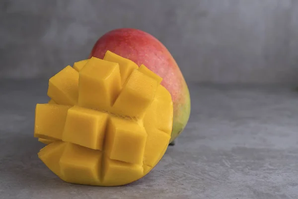 Weergave Van Mango Vruchten Grijze Tafel Sluit — Stockfoto