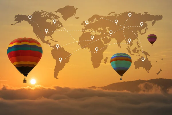 Sıcak Hava Balonları Günbatımı Gökyüzü Arka Plan Üzerinde Uçan — Stok fotoğraf