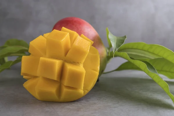 Weergave Van Mango Vruchten Grijze Tafel Sluit — Stockfoto