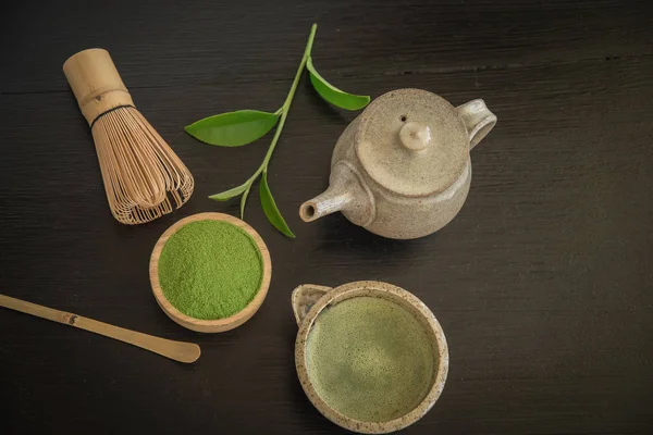 Matcha. Organik yeşil Matcha çay töreni. Matcha toz. Matcha ile yemek tarifi