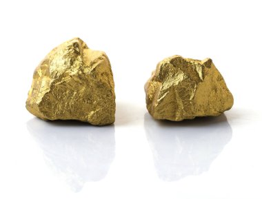 Beyaz arka plan üzerinde izole altın parçaları