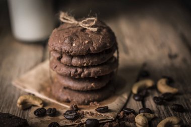 Çikolata kurabiye ayrıntı görünümü rustik ahşap tablo