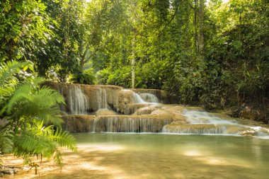 Yağmur ormanlarında, Maekae şelale, Tayland muhteşem şelale.