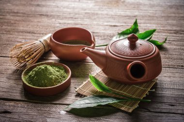 Bira yeşil çay tozu, natürmort.