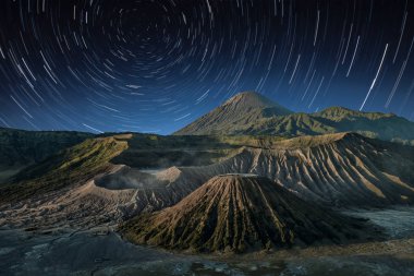 Doğu Java, Endonezya 'daki Penanjakan Dağı' ndaki güneş doğarken Bromo Dağı (Gunung Bromo).