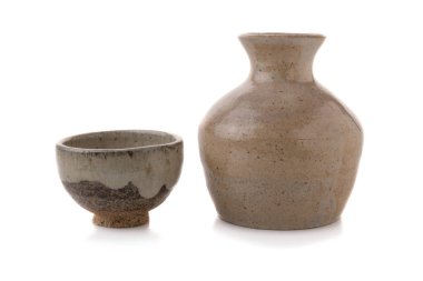 Beyaz arka plan üzerinde izole Kupası şişeyle kahverengi aşkına.