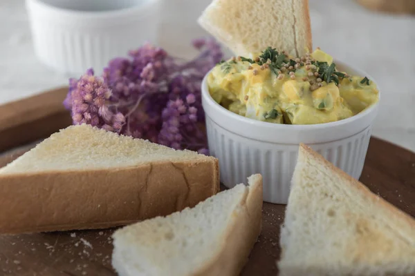 Composición Alimenticia Tostadas Con Cobertura Sobre Tabla Madera —  Fotos de Stock