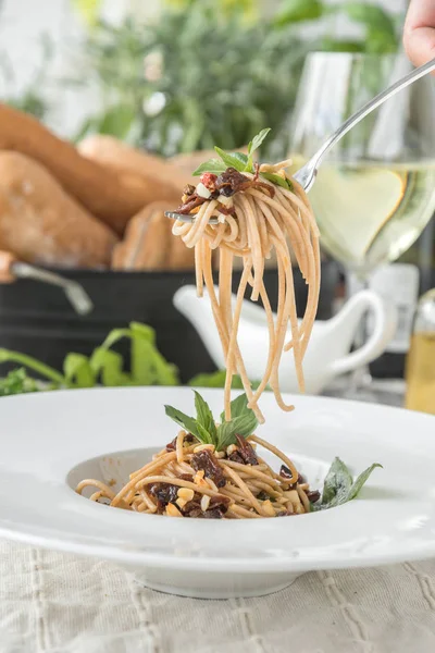 Male Hand Holding Fork Paghetti Bolognese Italian Food — Stock Photo, Image