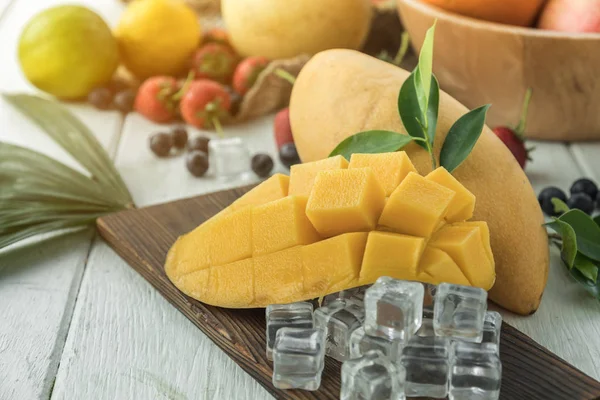 Food Composition Alphonso Mango Slices Background Fruits — Stock Photo, Image