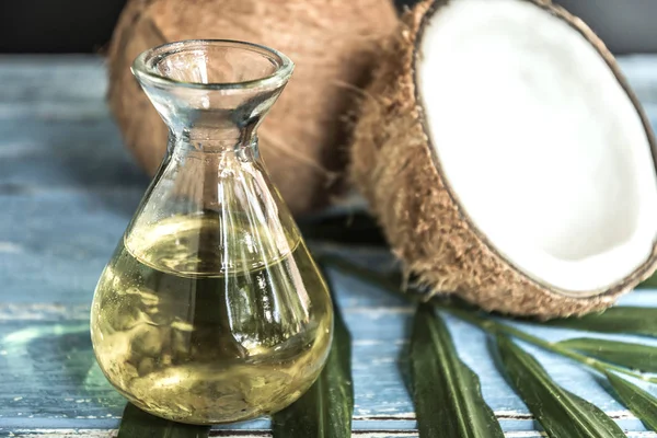 Noix Coco Fraîches Avec Feuille Palme Huile Sur Une Vieille — Photo