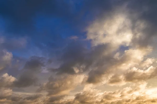 Cielo Dramático Colorido Con Nubes Fondo Del Atardecer —  Fotos de Stock