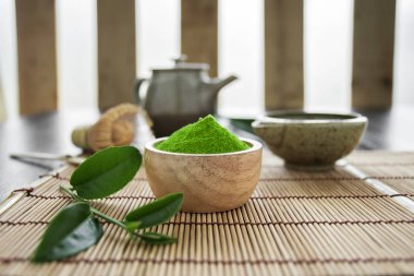 Organik yeşil Matcha çay töreni görünümü Kapat. 