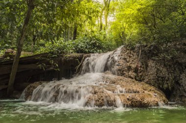 Yumuşak su vahşi akışı doğal Park, Tran Sawan şelale, Tayland.