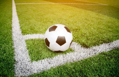 Futbol futbol için köşe köşe satırda tekme.