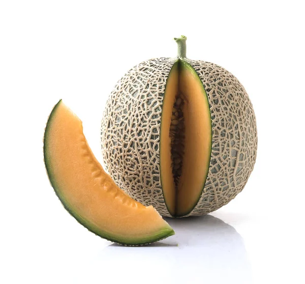 Rohe Reife Cantaloupe Melone Isoliert Auf Weißem Hintergrund — Stockfoto