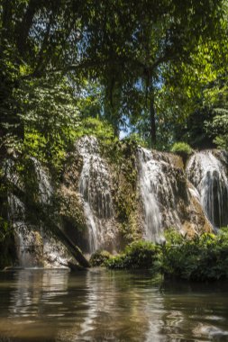 Yumuşak su vahşi akışı doğal Park, Tran Sawan şelale, Tayland.