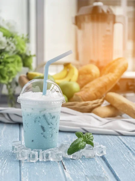 Mint Smoothie Wooden Table — Stock Photo, Image