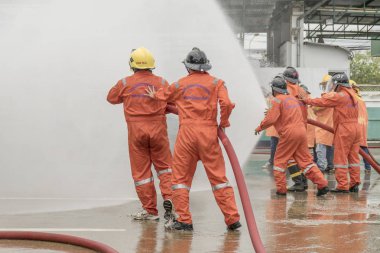 Lampang, Tayland - 30 Ağustos 2018: depolama eğitimi ve yangın önleme planları, Lpg pratik itfaiyeciler gaz.