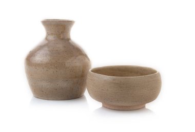 Sake şişe beyaz arka plan üzerinde.