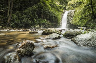 Yumuşak su akışı doğal Park, Tran Sawan şelale, Tayland.
