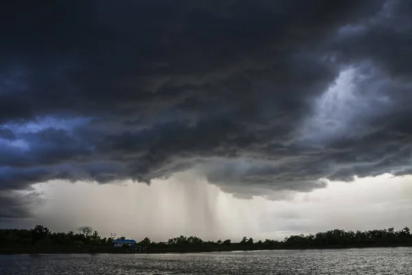 Luz Escuridão Tempestade Dramática Nuvens Fundo Nuvens Cúmulo Preto Antes — Fotografia de Stock