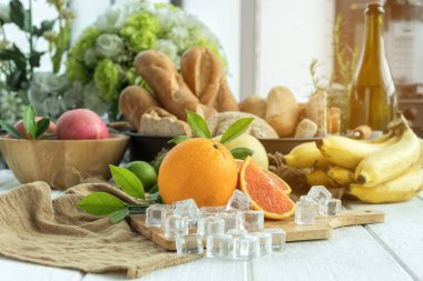 Masada meyve ile Portakal