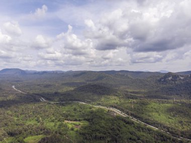 Yeşil orman ve Tayland kırsal yoluyla Yol, Top v
