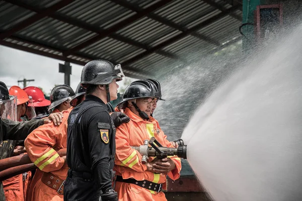 Tayland - 29 Ağustos 2018: Yangın önleme planlarının eğitimi ve uygulaması, Lpg gaz depolama.