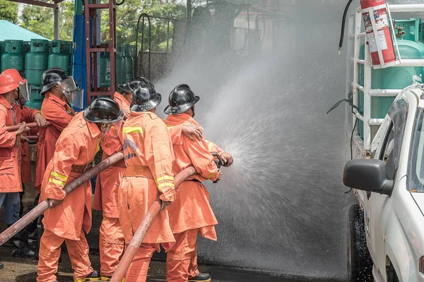 İtfaiyeciler Lpg depolama kolaylığı yangın söndürme planları prova