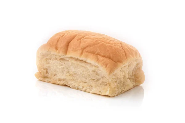 Pão cozido na hora isolado no fundo branco — Fotografia de Stock